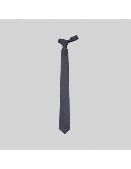 CORBATA CON NUDO DE PALA ESTRECHA